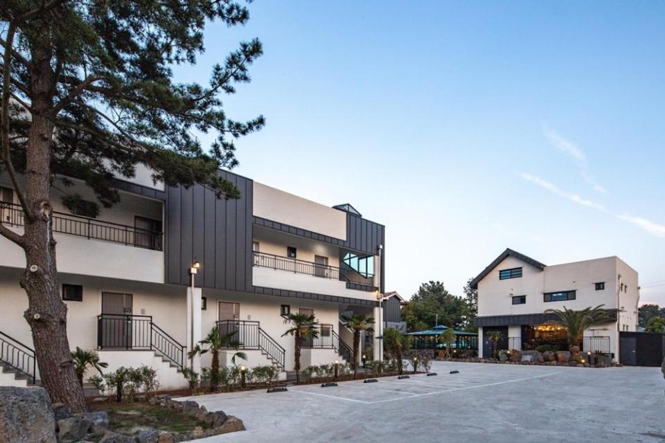 Jeju Abientot Villa Seogwipo Exterior photo